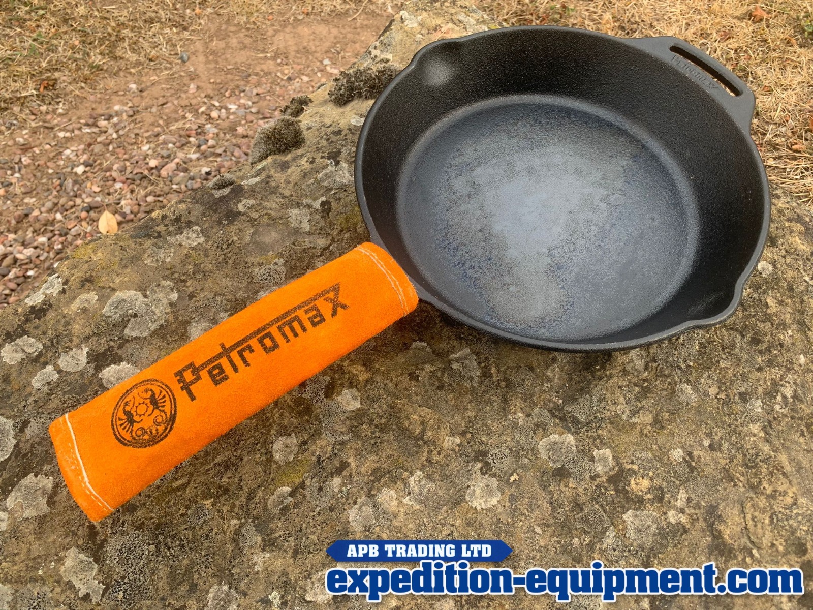X15141.1.jpg Petromax Aramid Handle Cover for Fire Skillet - Image 1